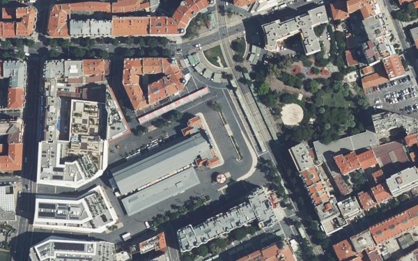 Vue aérienne du quartier Libération à Nice avec la Gare du Sud, le marché et le cinéma Pathé